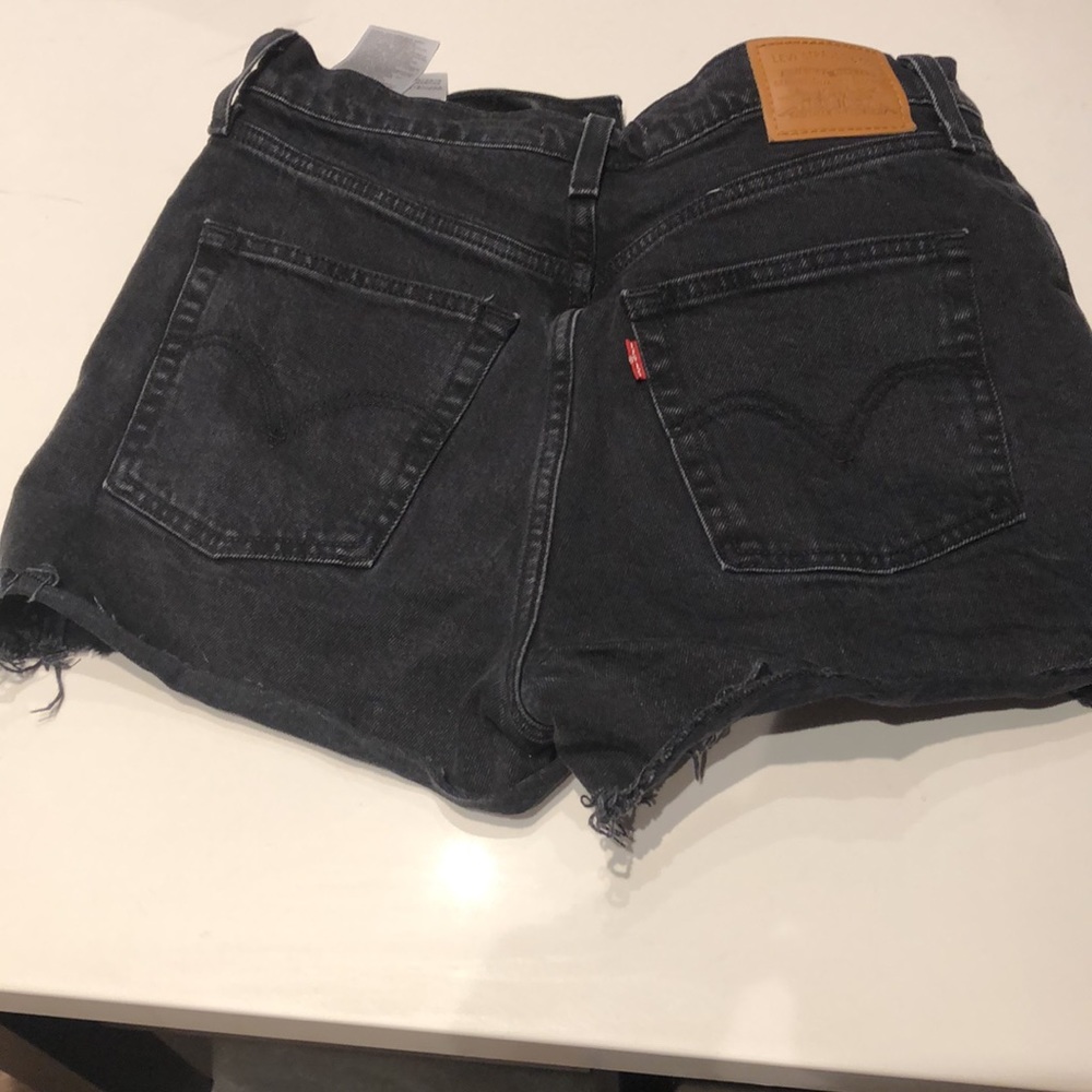 Levi Shorts - Picture 2 of 3
